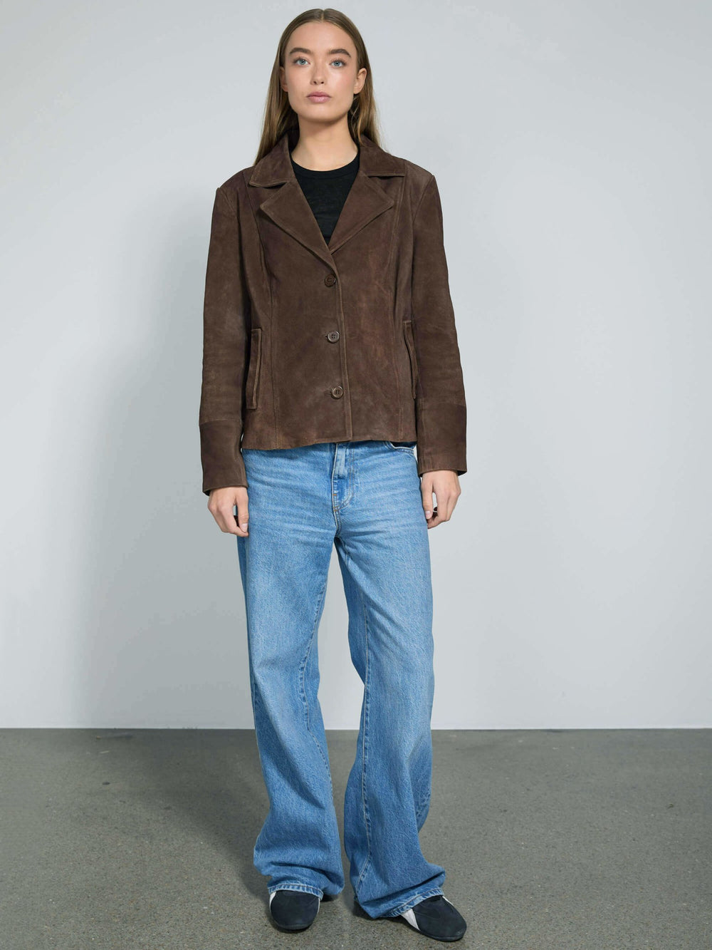 Stylish brown suede jacket featuring a notched collar and button closure, perfect for a chic look by MEOTINE.