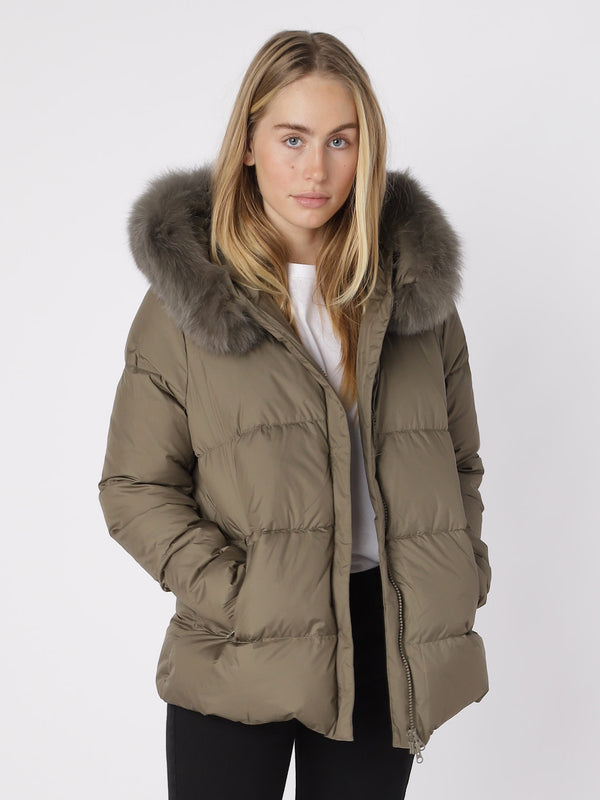 Stylish olive green puffer jacket with a fur-lined hood, perfect for winter, featuring a relaxed fit and cozy design by MEOTINE.