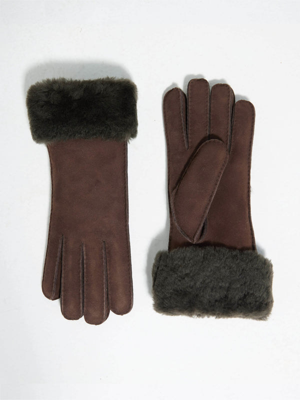 Brown suede gloves with a soft dark fur cuff, perfect for winter warmth and style. Ideal accessory by MEOTINE.
