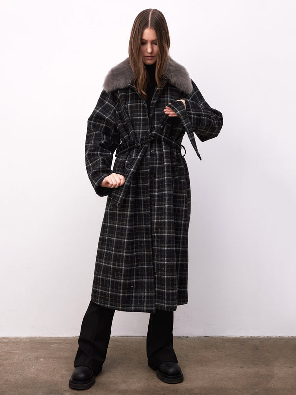 A model wears a stylish plaid coat with a fur collar, showcasing MEOTINE's chic design and cozy elegance.