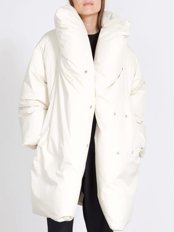 Oversized white puffer coat with a dramatic collar, featuring snap buttons, perfect for a stylish winter look by MEOTINE.